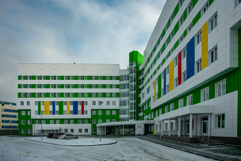 Здание перинатального центра в Новосибирске
