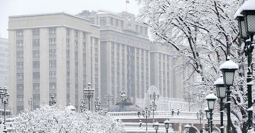 Здание Государственной думы зимой