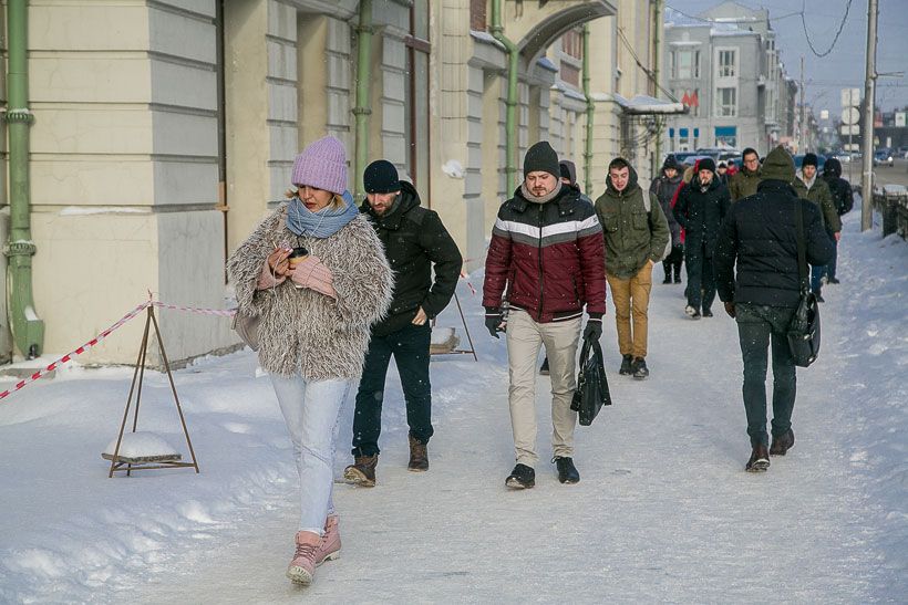 Люди на улицах Новосибирска