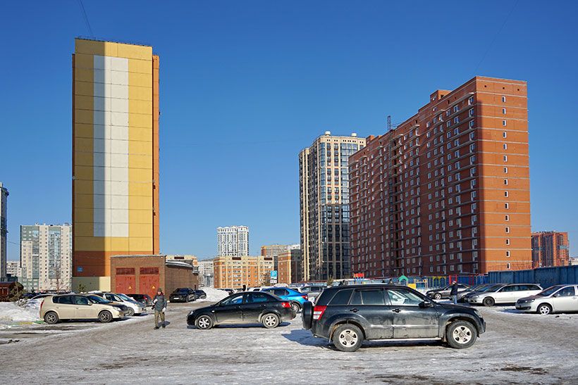 Здание долгостроя в Новосибирске