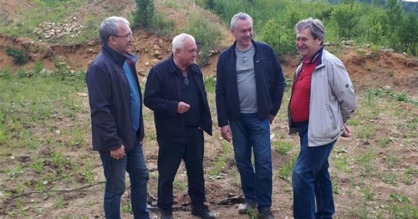 Губернатор Травников с археологами на Алтае