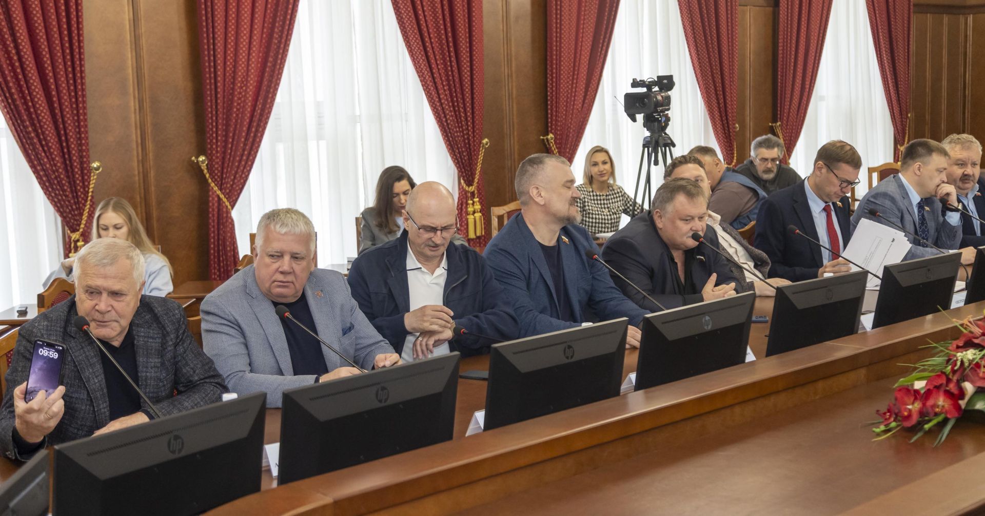 депутаты