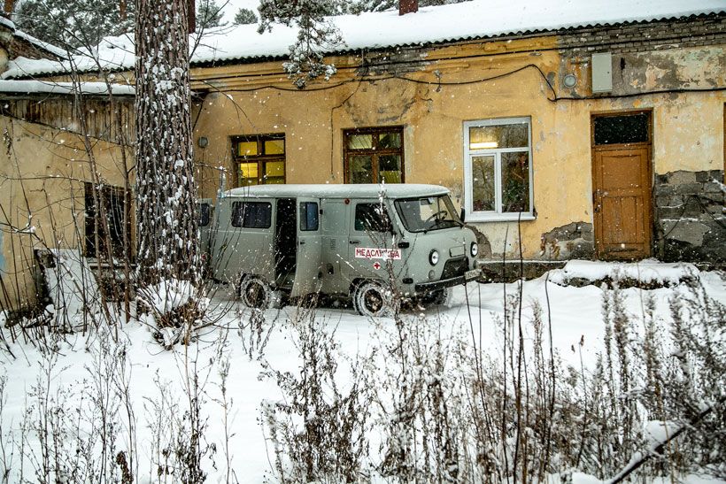 скорая помощь стоит возле туберкулезной больницы