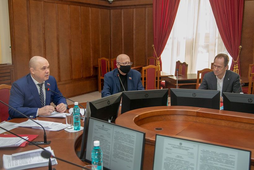 Игорь Гришунин, Александр Козлов и Юрий Похил на заседании комитета