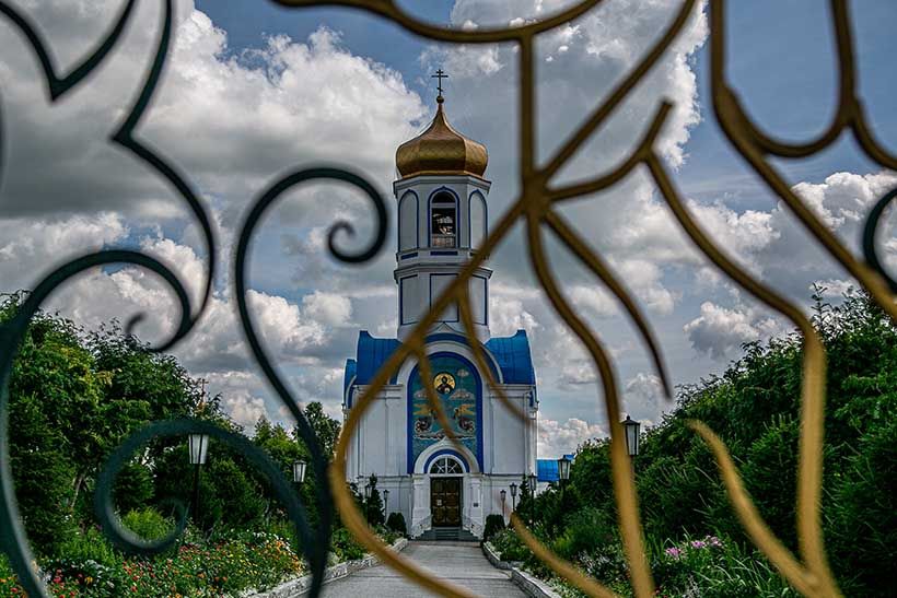 Храм во имя князя Александра Невского в Колывани