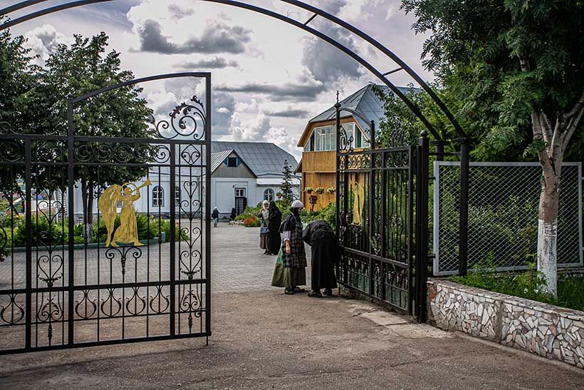 Покровский Александро-Невский женский монастырь в Колывани