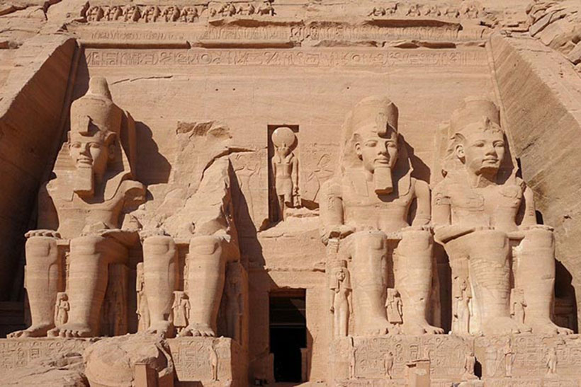 статуи в Египте