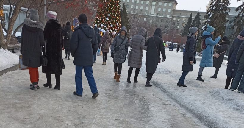 каток в Театральном сквере Новосибирска