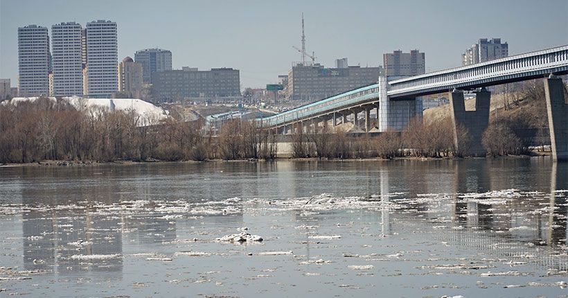 метромост и река