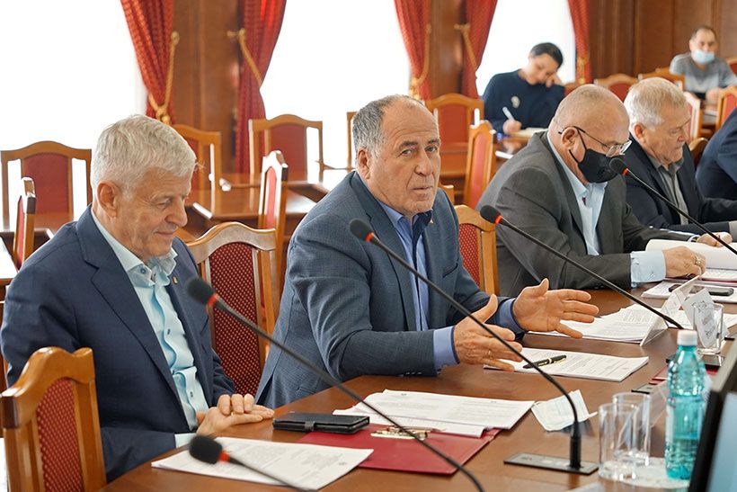 Заседание аграрного комитета. Депутаты Кушнир, Жуков и 