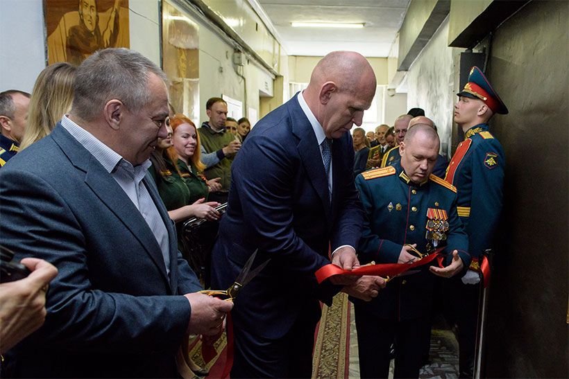 Карелин и солдаты
