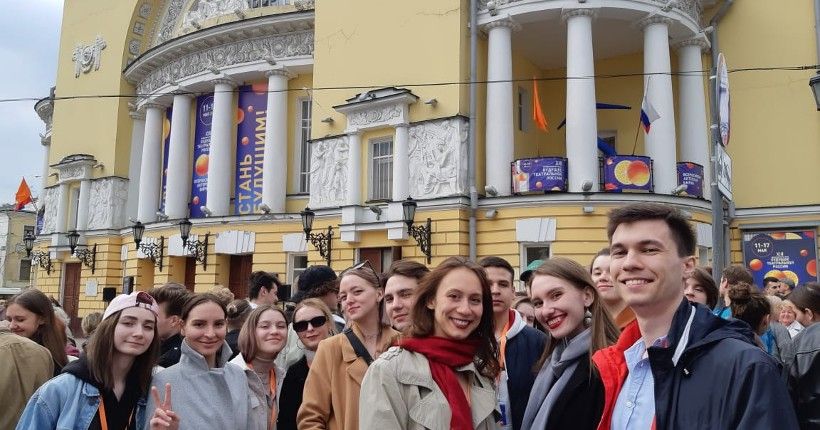 новосибирские студенты на фсетивале Будущее театральной России