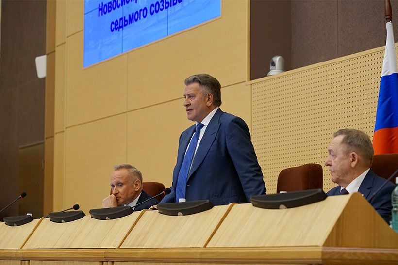 Андрей  Панфёров, Андрей Шимкив и Анатолий Карпов на сессии заксобрания