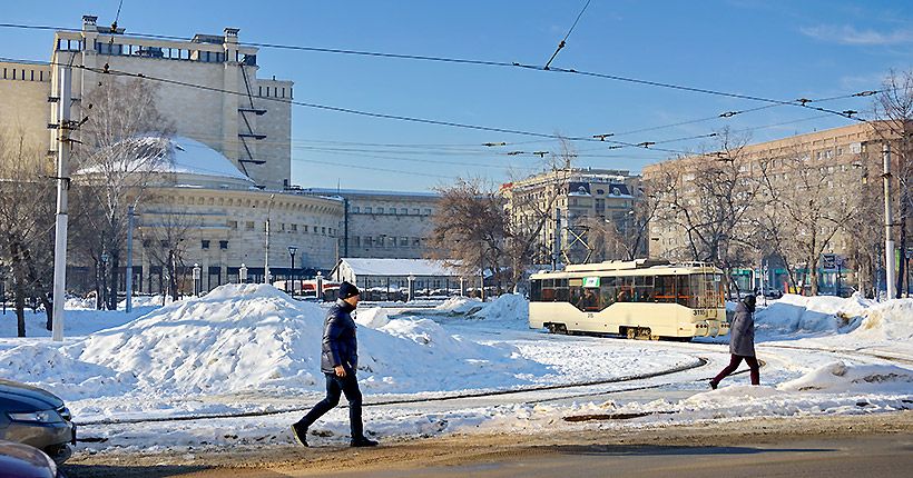 сквер за оперным театром на месте трамвайного кольца