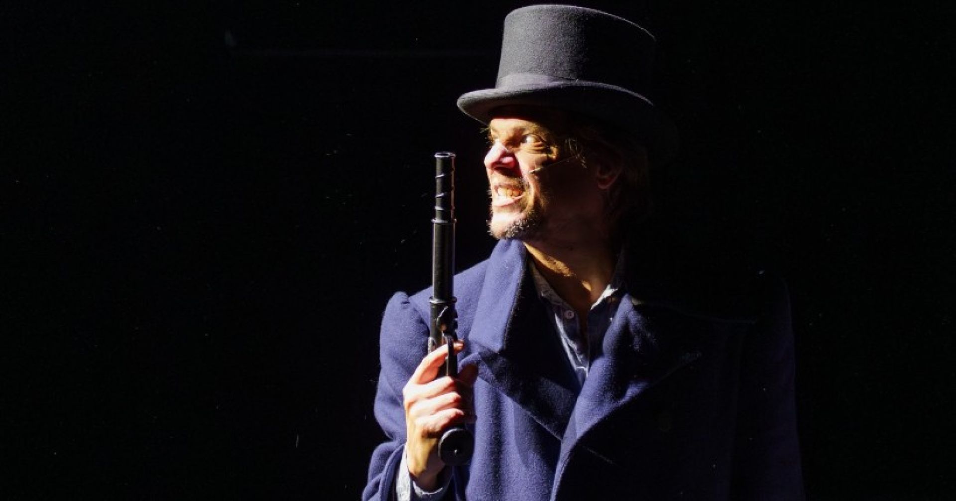 сцена из спектакля