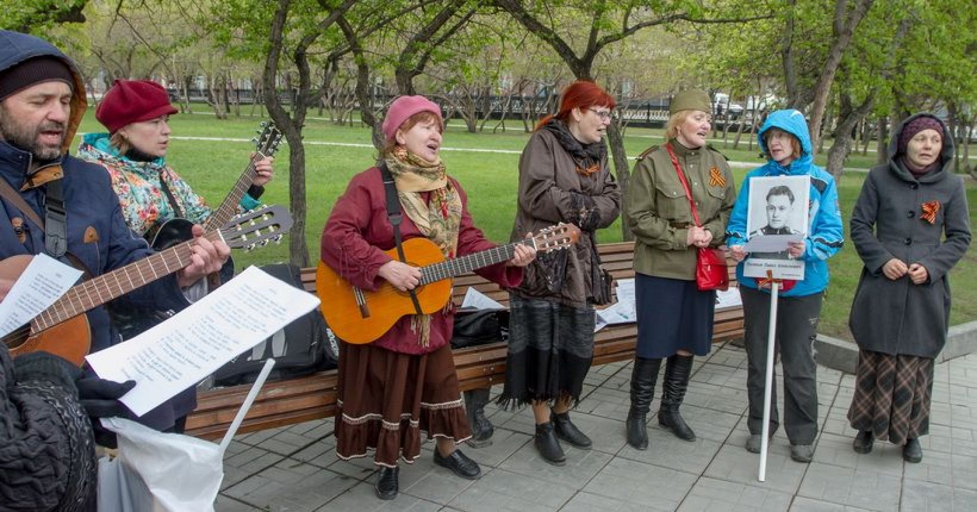 пенсионеры поют