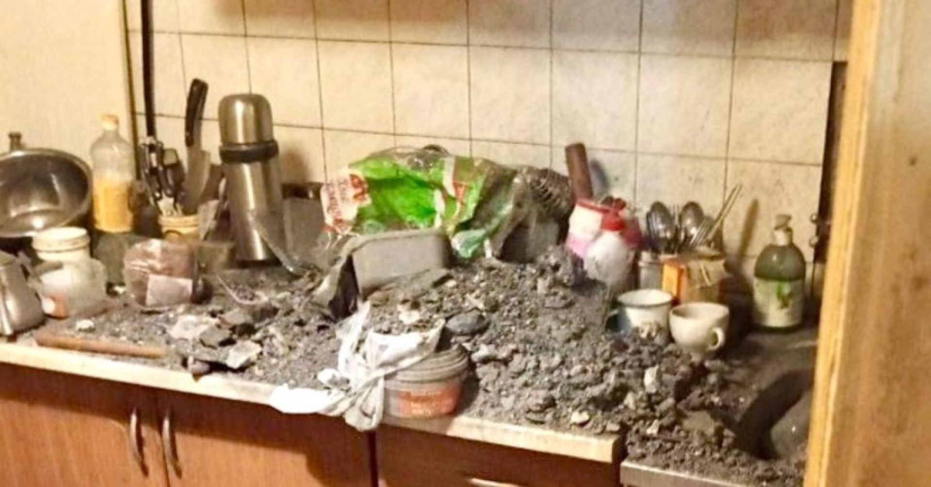 упал потолок