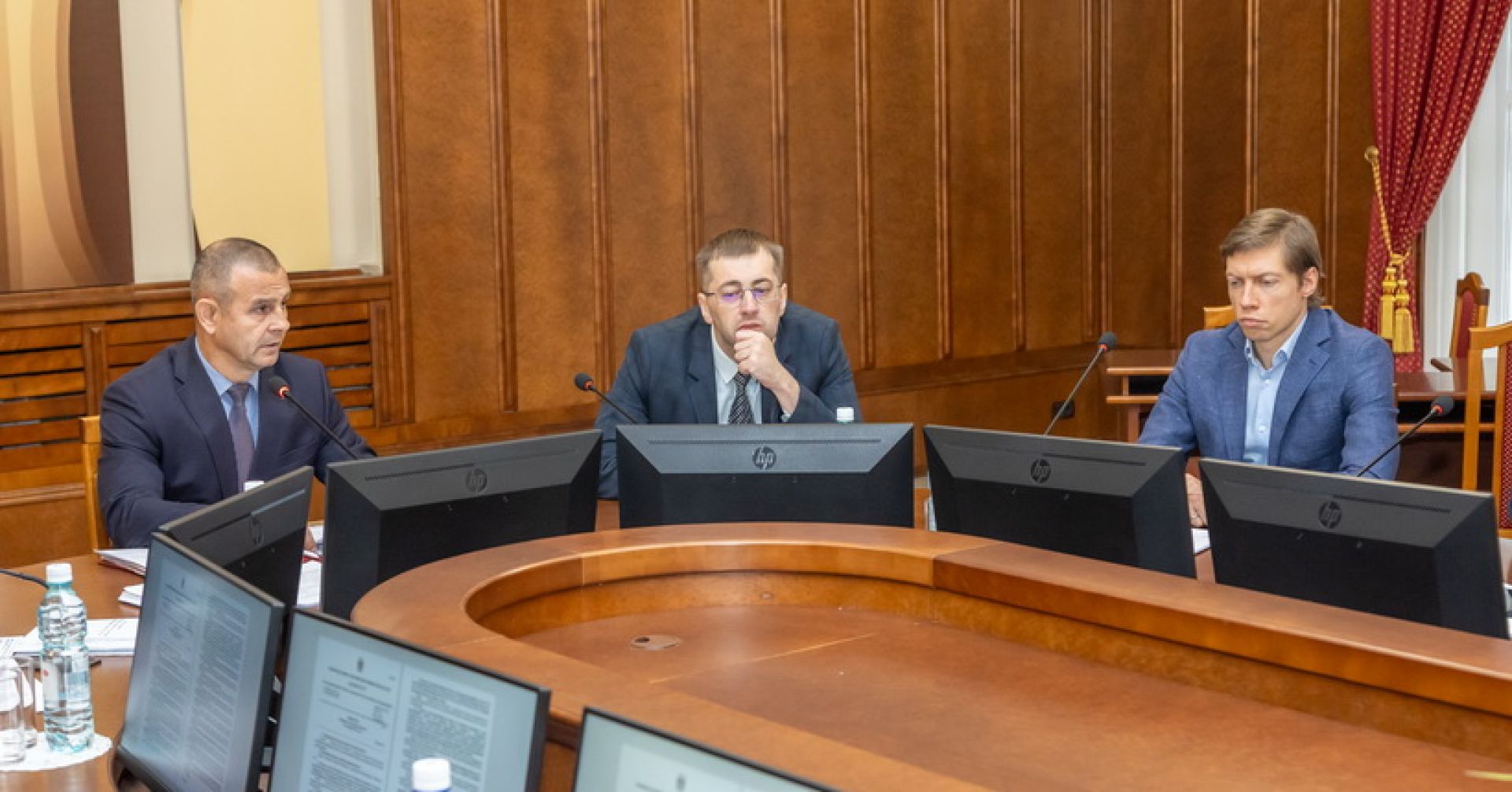 комитет заксобрания по госполитике
