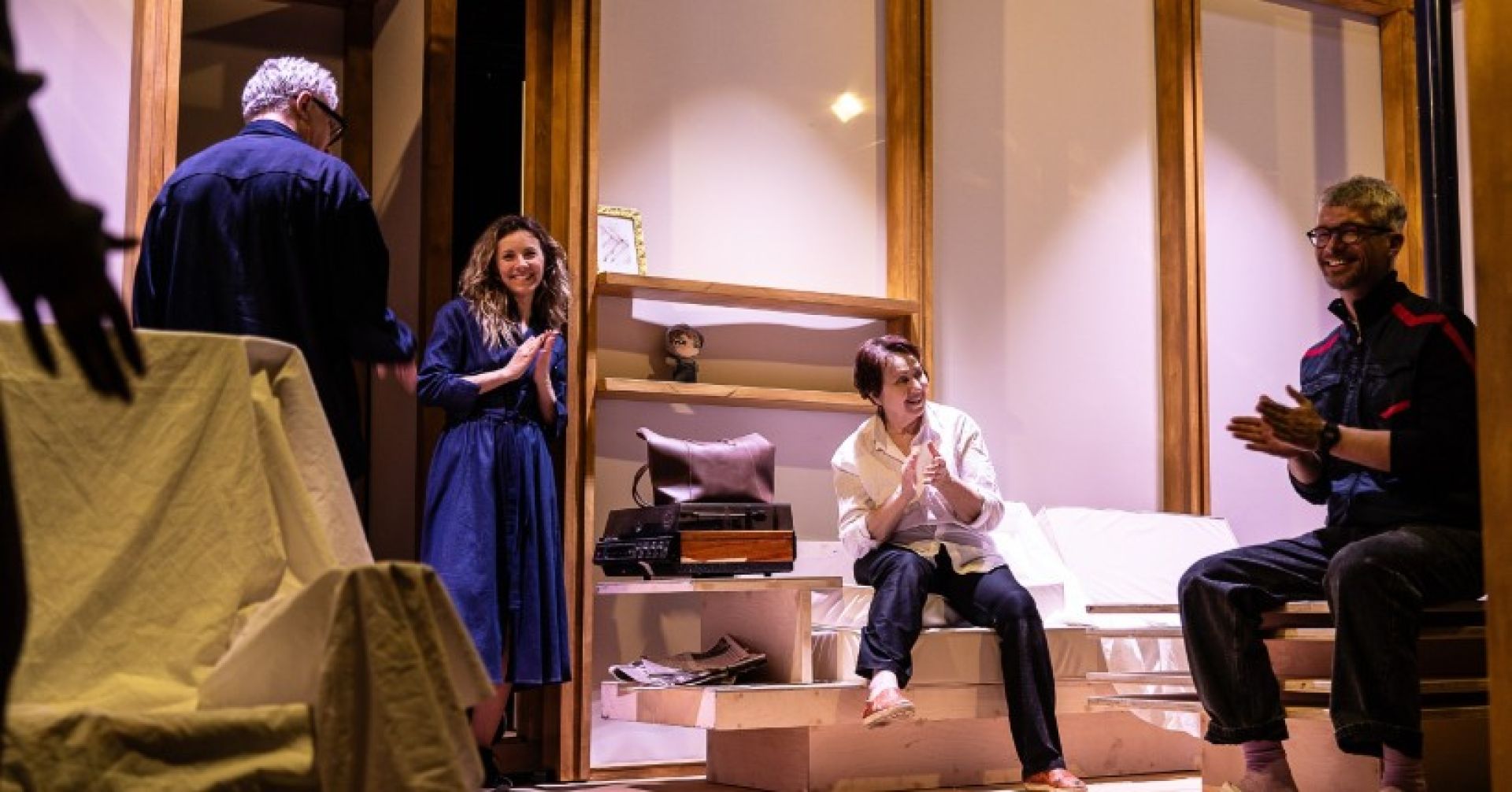 сцена из спектакля