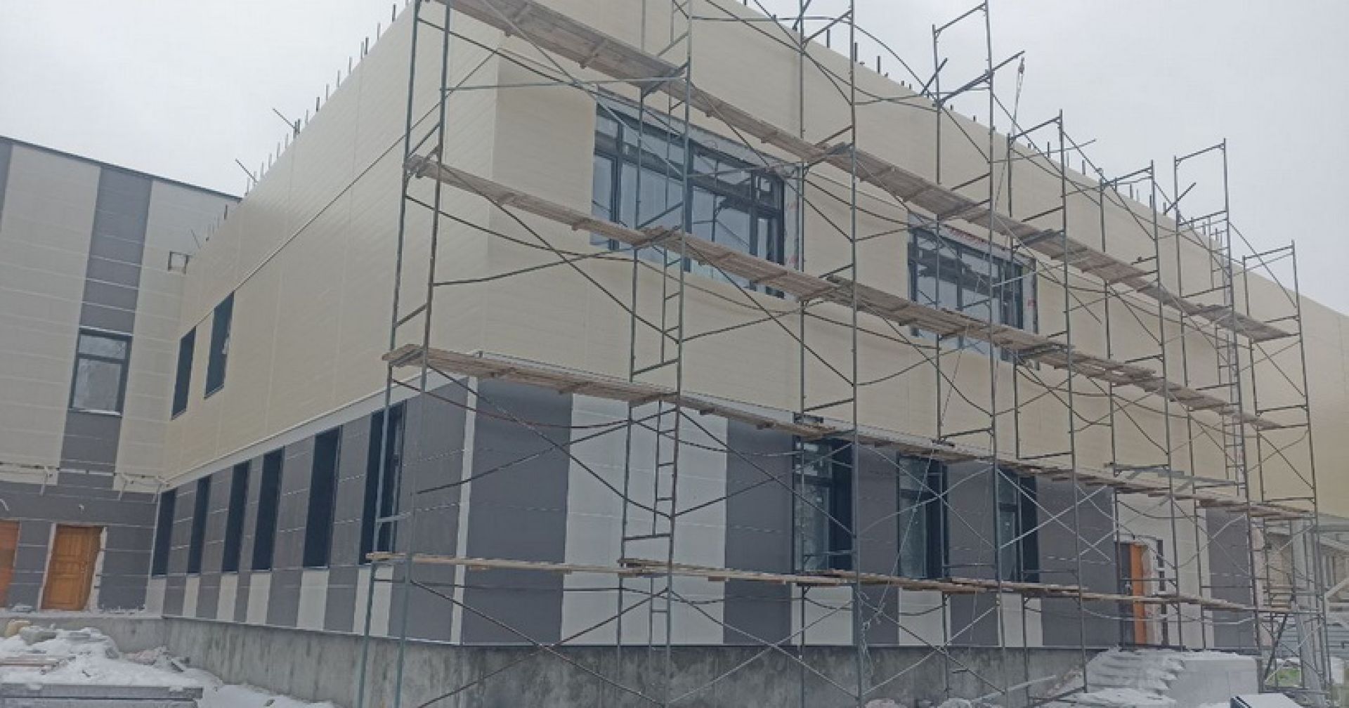 строится хирургический корпус в Каргате