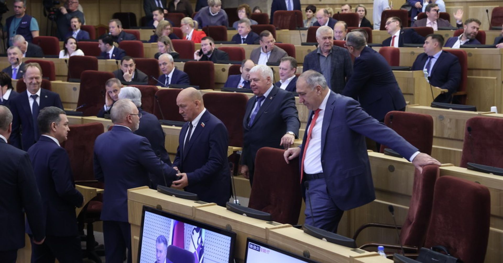 зал сессии заксобрания