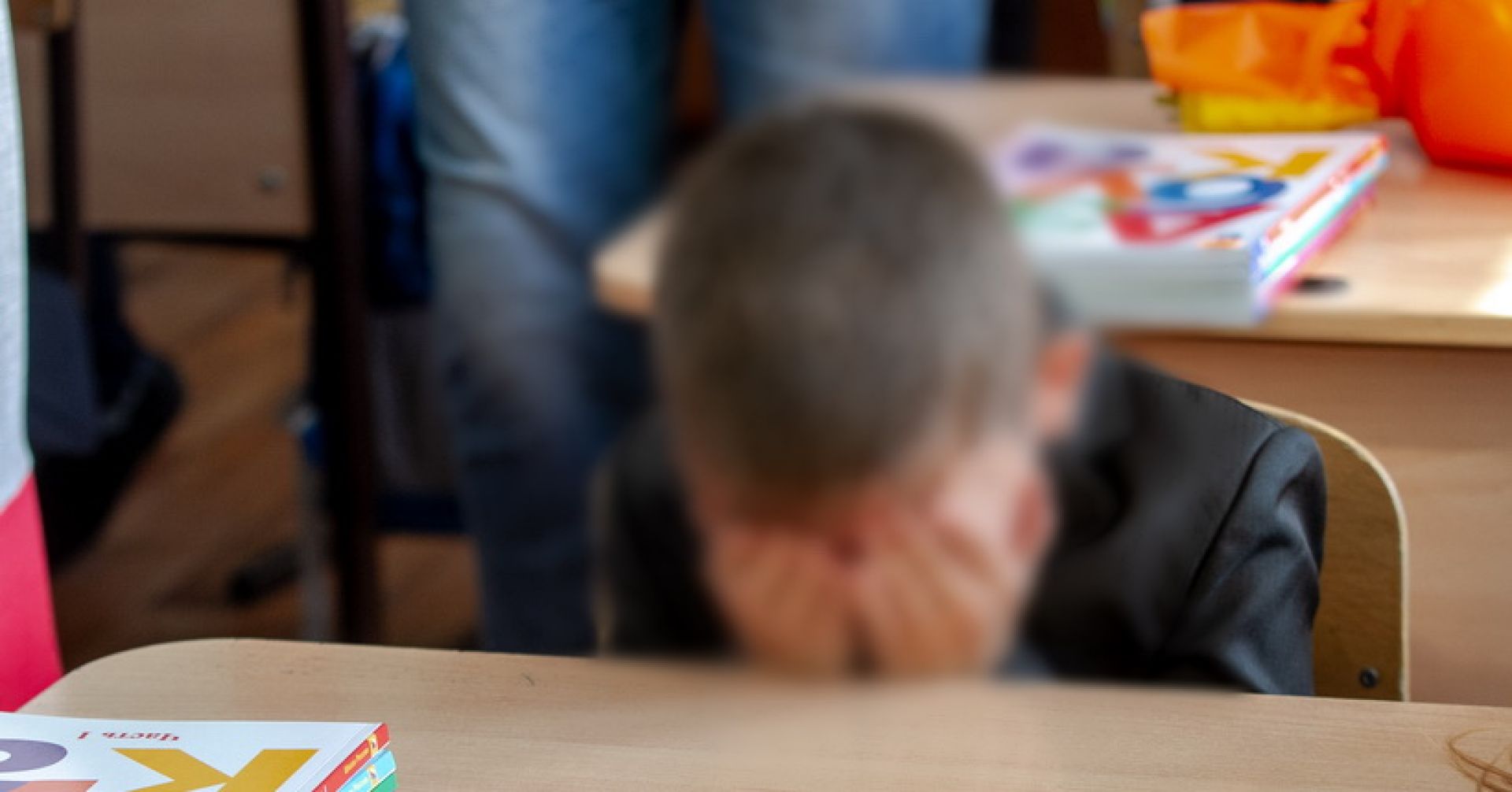 ребёнок плачет