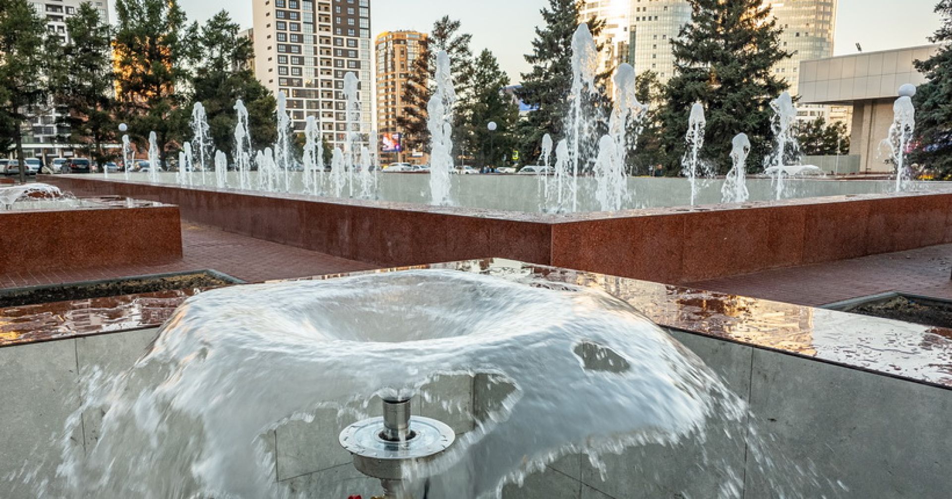 фонтан у заксобрания на улице Кирова