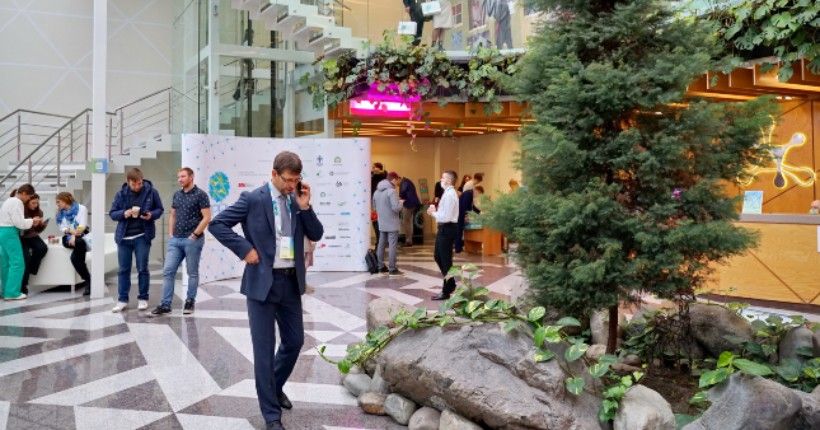 холл Биотехнопарка, форум OpenBio