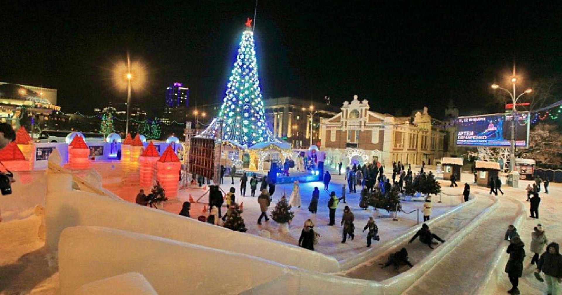 Новогодние праздники в новосибирске. Ледовый городок Новосибирск площадь Ленина. Снежный городок 2020 площадь Ленина Новосибирск. Площадь Ленина Новосибирск 2019. Новогодняя площадь Ленина Новосибирск.