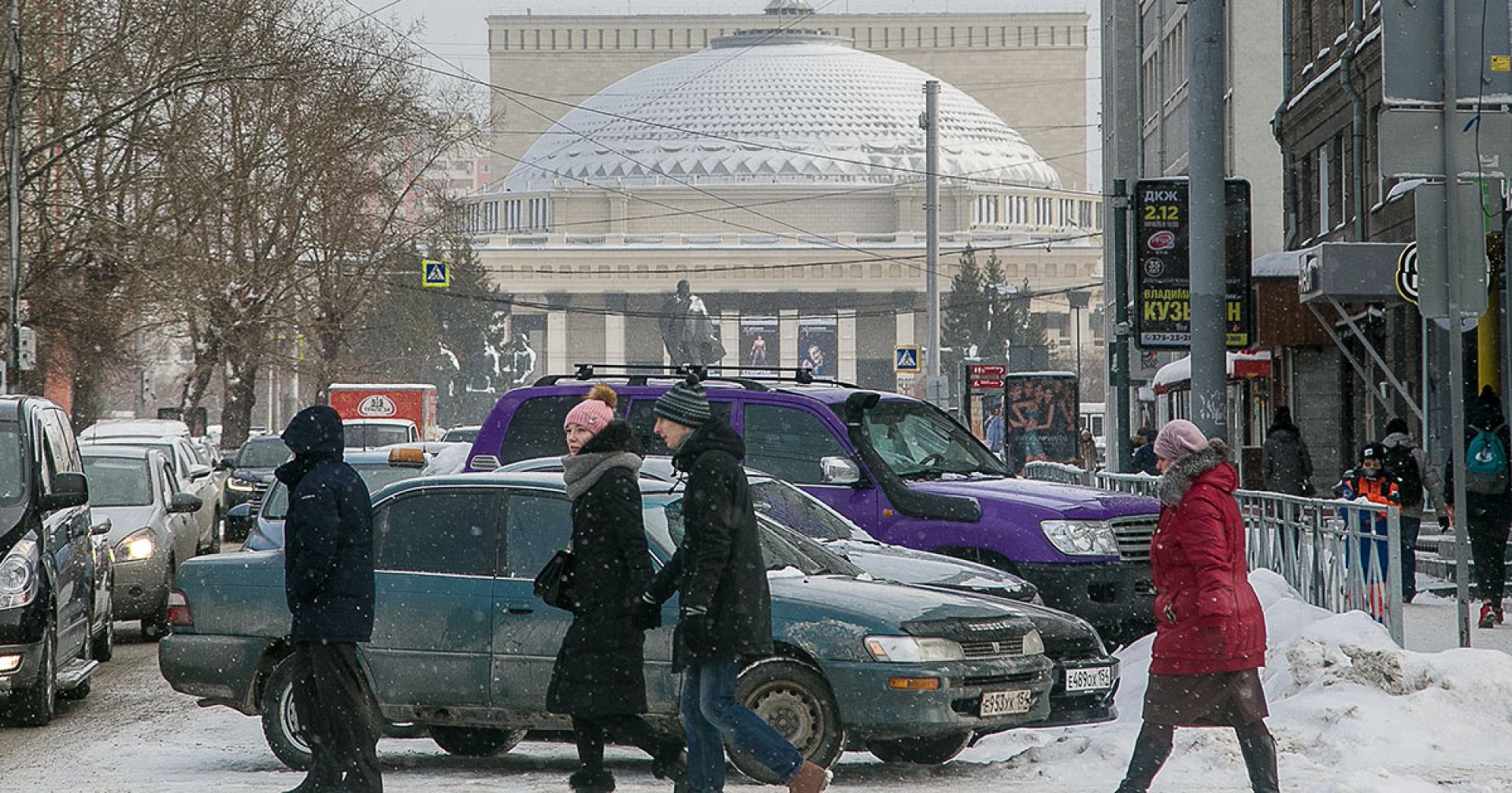 Новосибирск идущий. Новосибирск идут. В чем ходят в Новосибирске сейчас. В чем в Новосибирске ходят в ноябре. В чём сейчас ходят в Новосибирске.