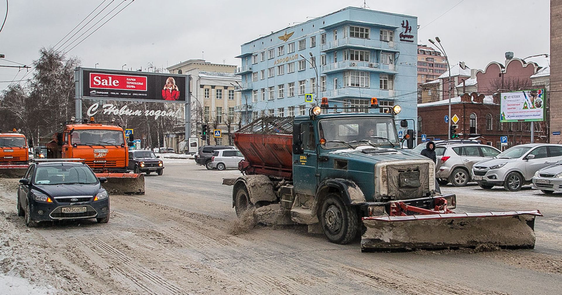 Чистка улиц Новосибирска. Дороги в Новосибирске сегодня. Плохая уборка дорог НСК. Чистка улиц в Новосибирске набережная.