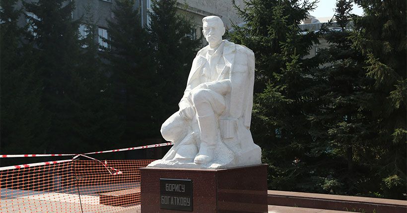 памятник Борису Богаткову в Новосибирске