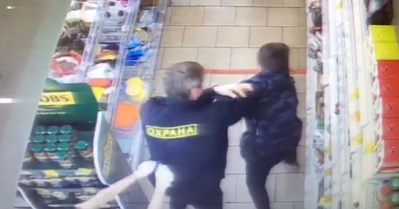 избиение ребёнка в магазине