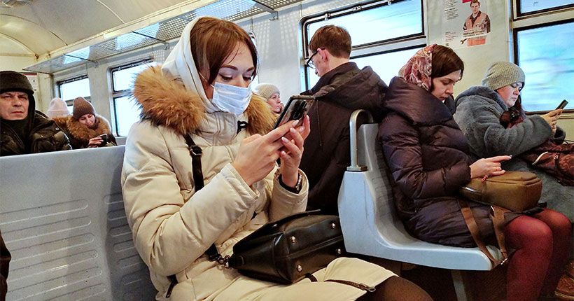 девушка в электричке