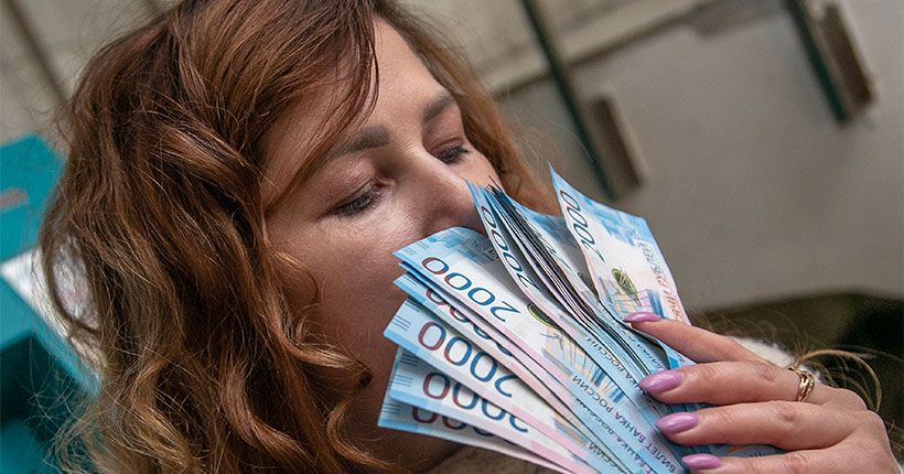 девушка с деньгами