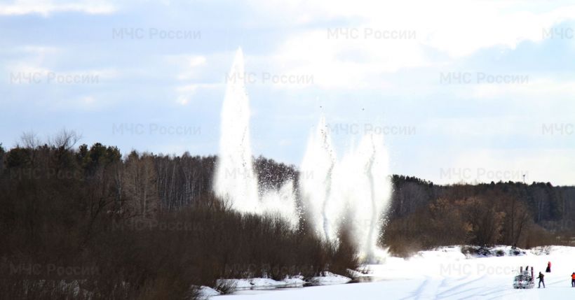 лёд взрывают