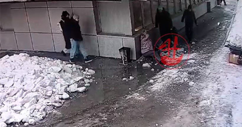 женщина упала