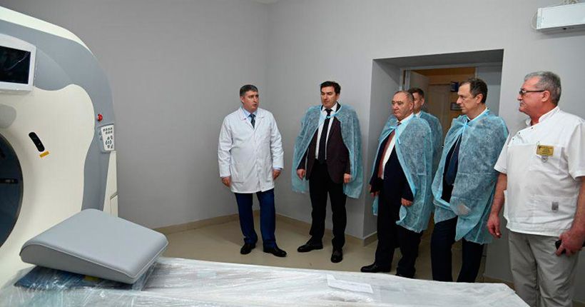 врачи