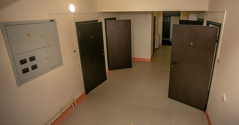 открытые двери