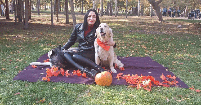 девушка с собакой