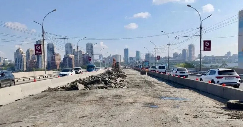 На середине Димитровского моста в Новосибирске начали снимать старое покрытие