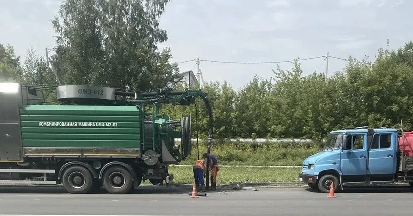 Почти километр ливнёвок очистила каналопромывочная машина в Новосибирске