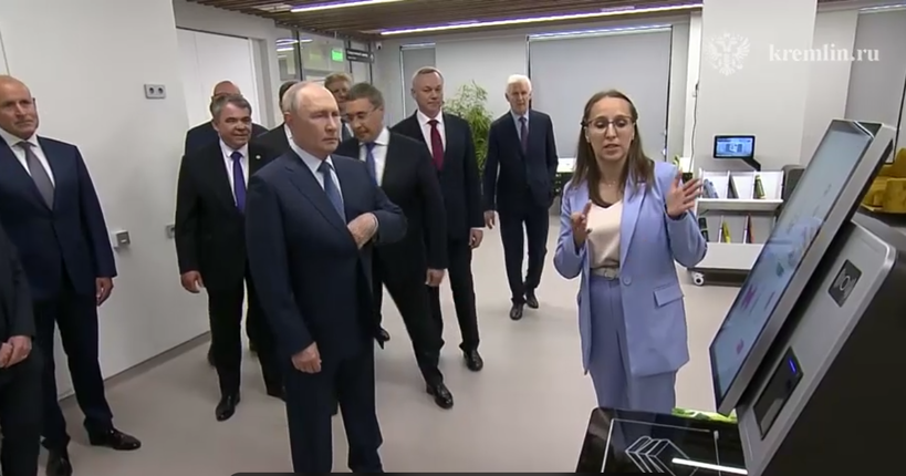 Владимир Путин посетил спеццентр Новосибирского университета