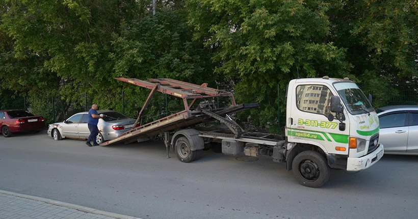 С двух улиц на левом берегу Новосибирска убрали брошенные машины
