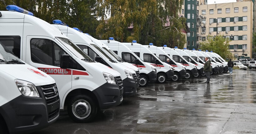 Районным больницам Новосибирской области передали новые машины скорой помощи