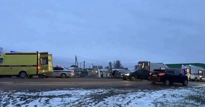 Рейсовый автобус съехал в кювет в Новосибирском районе