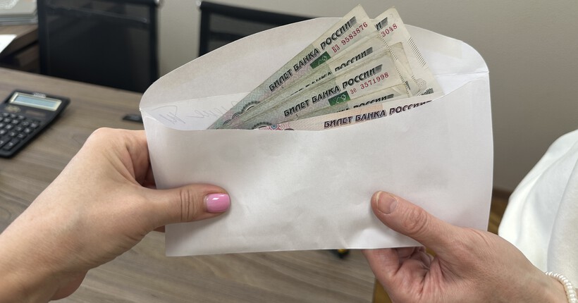 В Новосибирской области специалиста по закупкам медучреждения приговорили за взятки
