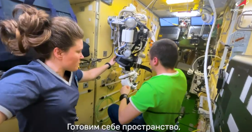 Новосибирская космонавтка Анна Кикина участвует в эксперименте с с человекоподобным роботом 