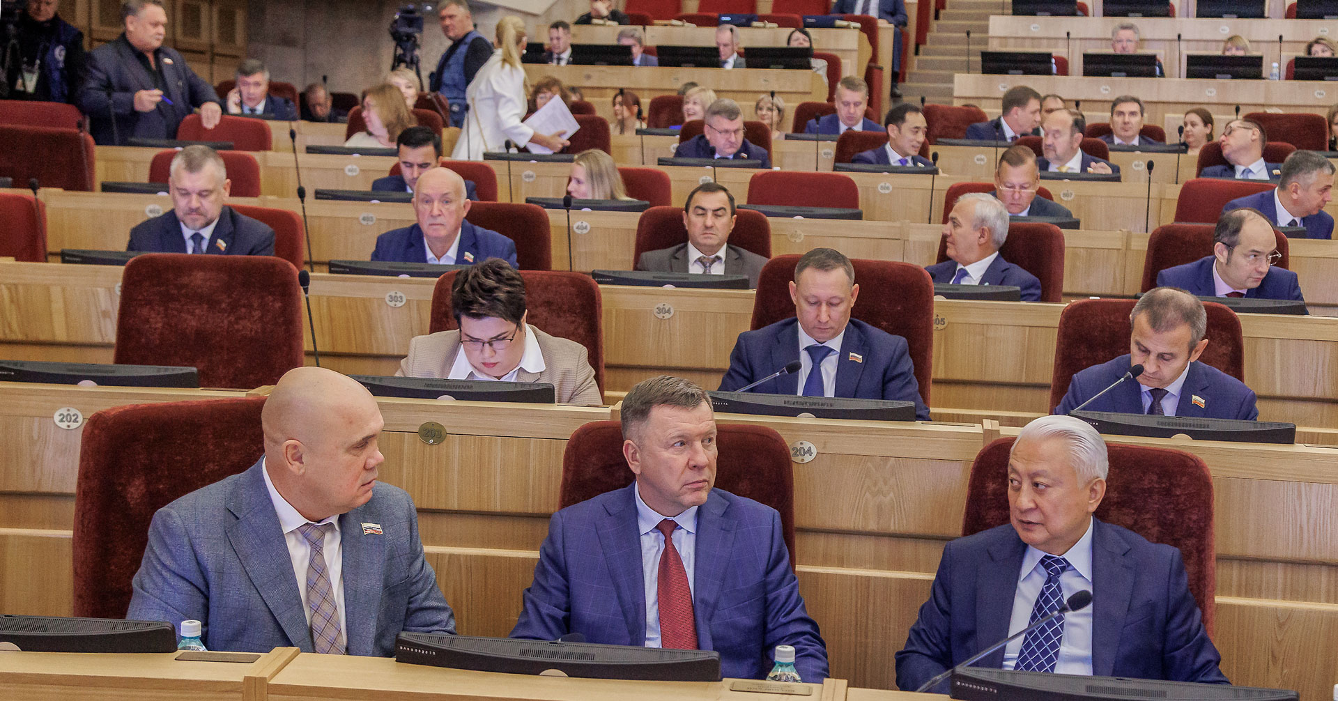 Новосибирские депутаты активно обсудили законопроект о запрете склонения к абортам