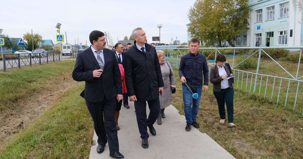 Погода в татарске новосибирской. Школы Татарска Новосибирской области. Администрация города Татарска. Мэр города Татарска Новосибирской области. Школа город Татарск.